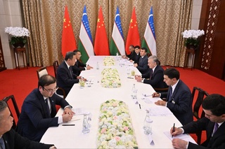 “Henan Investment Group” компаниясы менен жойбарларды әмелге асырыў мәселелери көрип шығылды