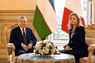 Президенти Ӯзбекистон ва Раиси Маҷлиси миллии Фаронса масъалаҳои рушди табодули байнипарлумониро баррасӣ карданд