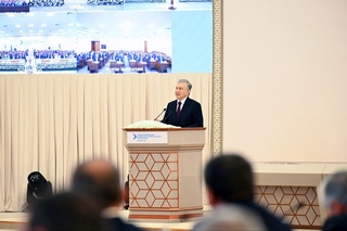 Тадбиркорлар учун барча мобиль тўлов иловалари орқали ҳисоб-китоб қилиш имконини берадиган универсал QR-код берилади