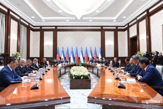 Uzbekistan, Azerbaijan delegations hold talks in an expanded format