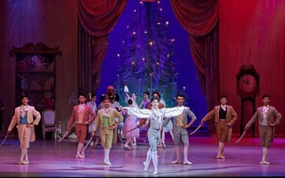 Балет-спектакль «Щелкунчик» впервые показан незрячим и слабовидящим зрителям