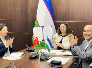 Хитойлик ҳамкорлар Ўзбекистонга юқумли касалликларни аниқловчи мобил лаборатория тақдим этди