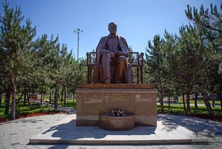 Биз Абдулла Қаҳҳорнинг фақатгина ижодини билар эканмиз