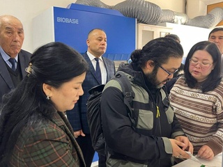 Осака университетиниң профессоры менен ушырасыў нәтийжели өтти