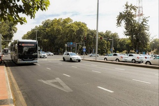 В Узбекистане планируется ввести штрафы за выезд на выделенную для общественного транспорта полосу