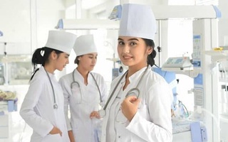 Студенты выпускного курса медицинского вуза проходят практику в медицинских учреждениях по месту постоянного проживания