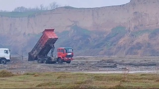 В Самарканде приняты меры в отношении граждан, незаконно добывавших песчано-гравийную смесь