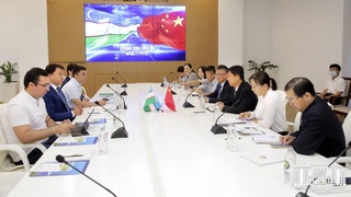 Дар ҳокимияти пойтахт бо ҳайати вакилони шаҳри Шихэтсзи вохӯрӣ барпо гардид