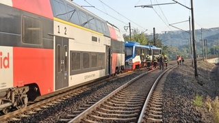 Чехияда иккита йўловчи поезди тўқнашиб кетди, 10 киши жабрланди