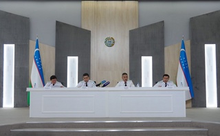 Қонунга хилоф равишда ишдан бўшатилган 925 нафар шахс ишга тикланди