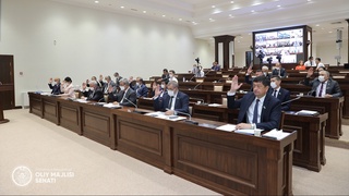 Senatorlar ish beruvchi emlashni rad etgan xodimni ishga qoʻymaslikka haqli ekanini koʻzda tutuvchi qonunni maʼqulladi