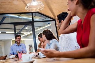 Кәсіпкер алдағы қызметі үшін 20-дан астам заңды бренд алды