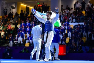 Мохидил Уктамжонова и Асадбек Самандаров стали чемпионами мира по таэквондо среди молодежи