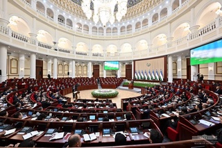 Eskirgan uylar oʻrnida zamonaviy koʻp qavatli uy-joylar qurish uchun “Renovatsiya toʻgʻrisida”gi qonunni qabul qilish kerakligi taʼkidlandi