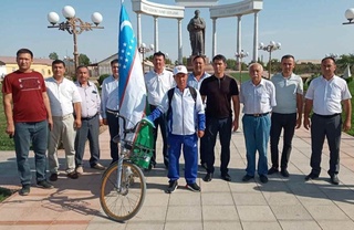 Қорақалпоғистонлик юртдошимиз Берунийдан Тошкентгача бўлган масофани велосипедда босиб ўтади