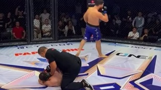 Ислам Болтаев нокаутом выиграл титул в Алматы