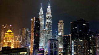 Malayziyadagi egizak binolarda Oʻzbekiston bayrogʻi aks ettiriladi