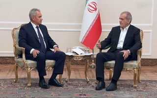 Шойгу Эрон Президенти билан учрашди