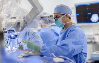 Нейрохирургия орталығында қандай бірегей операциялар жасалады?