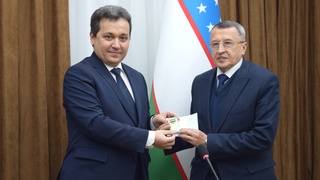 “Тарбия” дарслигининг муаллифлар гуруҳи мукофотланди