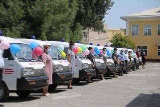 Наманган шаҳар ҳокими ташаббуси билан тез тиббий ёрдам машиналари топширилди