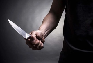 Қарздор эркак МИБ ходимини пичоқлади