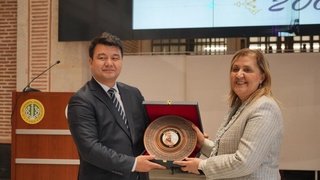 Стамбул университетинде  Әжинияз  дөретиўшилигине арналған әнжуман өткерилди