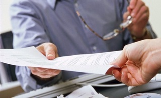 Ҳужжатларга янги иш ўринларини қўшиб ёзган шахслар жавобгарликка тортилди