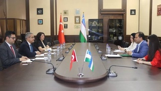 Раиси ПСС Ўзбекистон бо Сафири Фавқулодда ва Мухтори Туркия дар Ҷумҳурии Ӯзбекистон вохӯрд