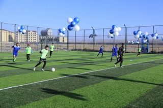 В Зарафшане ввели в эксплуатацию современную спортивную площадку  с искусственным покрытием