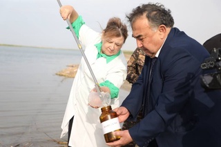 Члены Сената совместно с депутатами местного Кенгаша изучили экологическую ситуацию на территории Айдар-Айнасарской системы озер