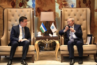 Рушди “туризми маҳаллии СҲШ” бо Дабири кулли СҲШ Чжан Мин баррасӣ шуд