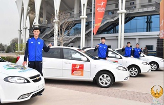 Чемпион футболчиларимизга Президент совғаси топширилди