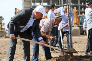 Нурафшон шаҳрида “Янги Ўзбекистон” боғига тамал тоши қўйилди