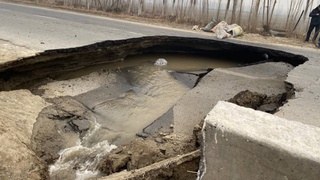 Йўлнинг ўпирилиб тушганлиги акс этган фотохабарга изоҳ берилди