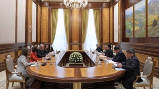 Танзила Нарбаева провела встречу с руководителем международной коалиции «Cotton campaign»