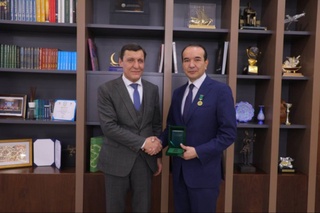 Озодбек Назарбеков кўкрак нишони билан тақдирланди