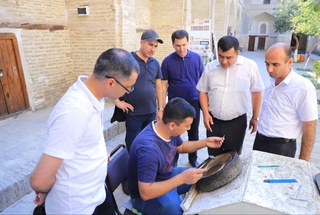 Туркманистон делегацияси Бухоро шаҳридаги “Ишга марҳамат” мономарказига ташриф буюрди