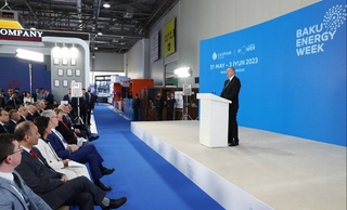 В рамках Бакинской энергетической недели Президент Азербайджана ознакомился со стендом АО «Узбекнефтегаз»