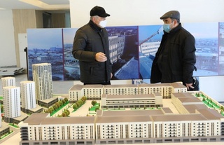 Ишчи гуруҳ аъзолари Янгийўл шаҳрида олиб борилаётган бунёдкорлик ишлари билан танишди