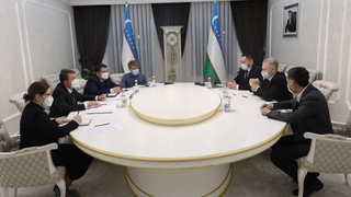 АКТ вазири Россия компанияси вакиллари билан учрашди