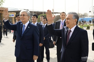 Президентҳо аз ҷойҳои ҷолиби диққати шаҳри Хива дидан карданд