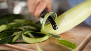 В Индии разработали биоразлагаемую упаковку из кожуры огурца