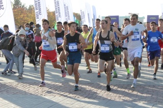 Самарқандда ярим марафон бошланди