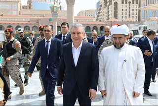 Shavkat Mirziyoyev visits the Prophet’s Mosque