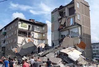 Взрыв газа обрушил два подъезда пятиэтажки в Нижнем Тагиле