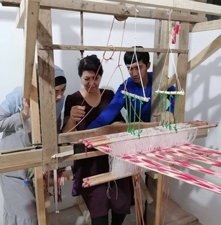 Hududlarda adras to'qish yo'lga qo'yilmoqda