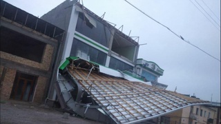 Наманганда шамол туфайли уйлардан бирининг томи зарар кўрди