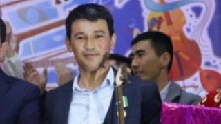 На тонких струнах домбры