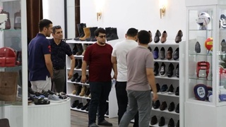 Дар намоишгоҳи Душанбе чарм, пойафзол ва мӯинаи Ӯзбекистон муаррифӣ карда шуданд